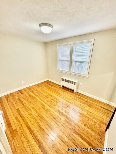 Building Photo - 105 Shawomet Ave