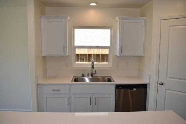 Building Photo - 4041 Bayonet Dr