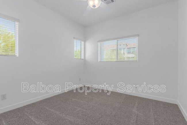 Building Photo - 1318 S 105th Pl