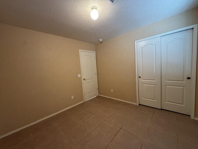 Building Photo - 1113 San Jacinto Dr