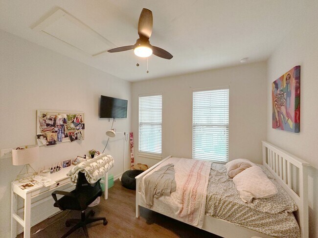 Building Photo - Rosemary Square - Lovely 3 Bedroom, 3 Bath...
