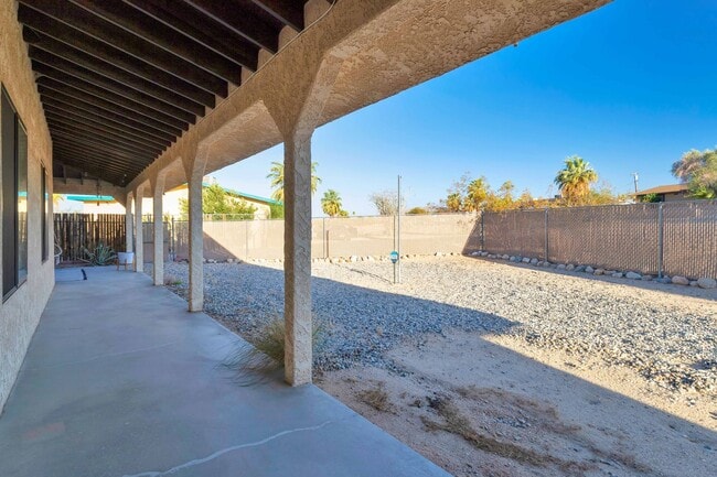 Building Photo - Must See 4 bedroom 2 bath Home