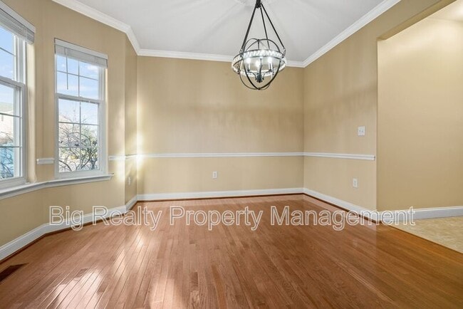 Building Photo - 2105 Eastport Way