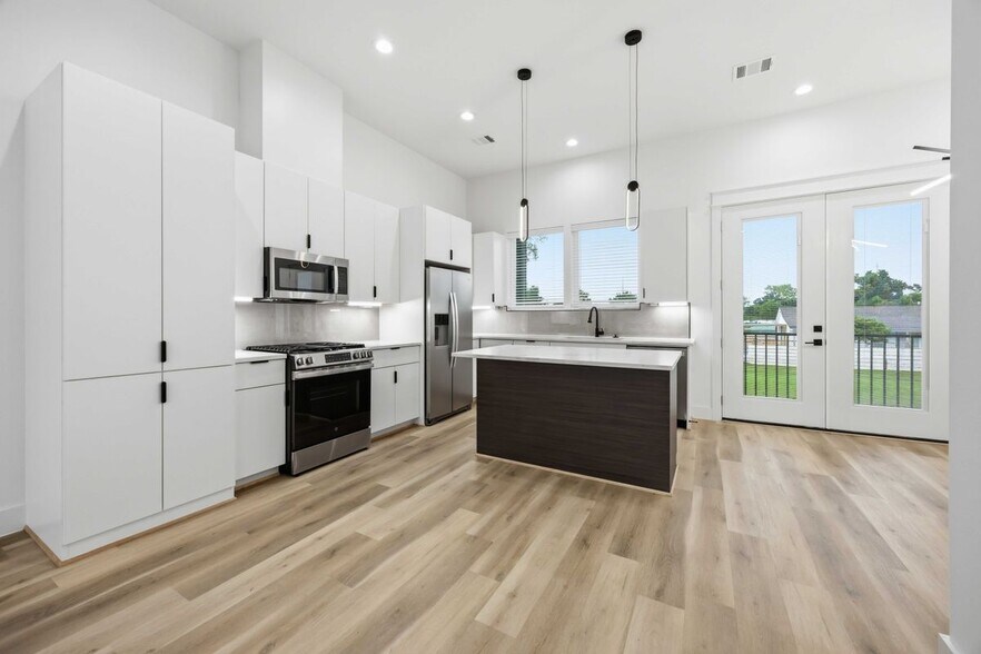 Building Photo - 6627 Katarani Dr