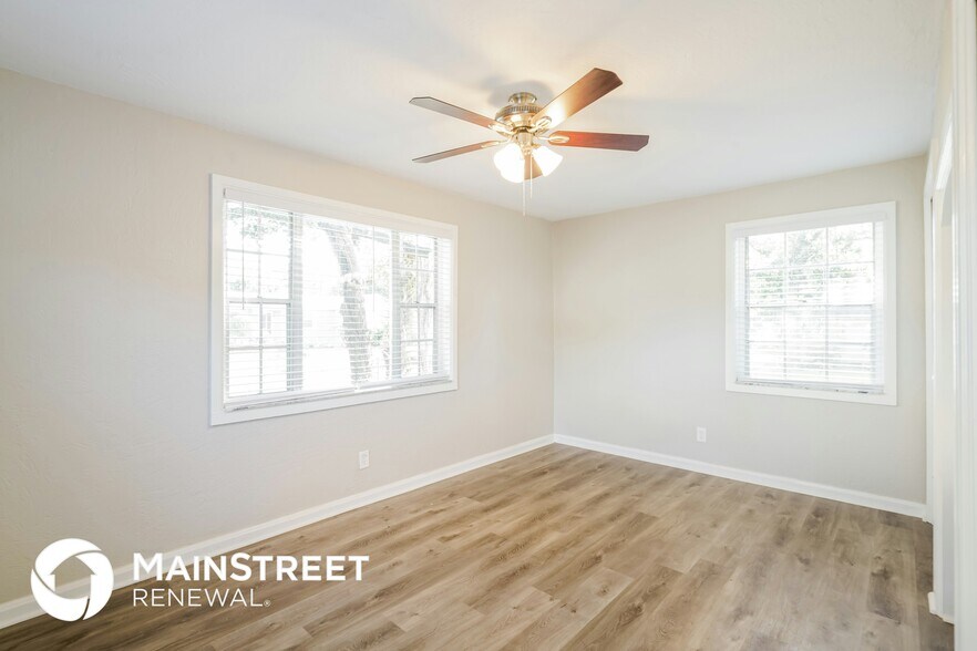 Building Photo - 1524 W River Shore Way