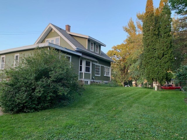 House - 621 State St N