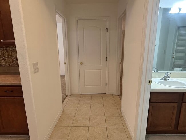 Building Photo - 4 Bedroom, 3 Bath, 3 Car Garage on 1 Acre ...