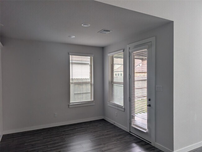 Building Photo - 16826 Beechwood Forest Way