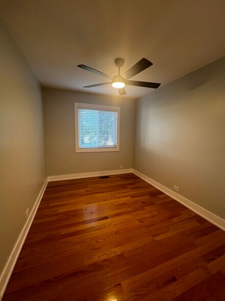 Building Photo - 1041 Cove Dr