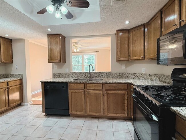 Building Photo - 7024 Somerset Cir