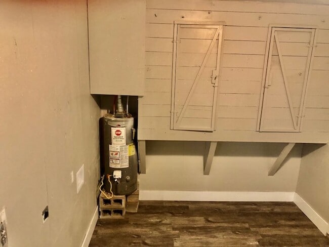 Building Photo - NEW PRICE & $300 OFF MOVE IN SPECIAL-CUTE SOUTH BOSSIER HOME-FRESH PAINT-NEW FLOORS-CLEAN