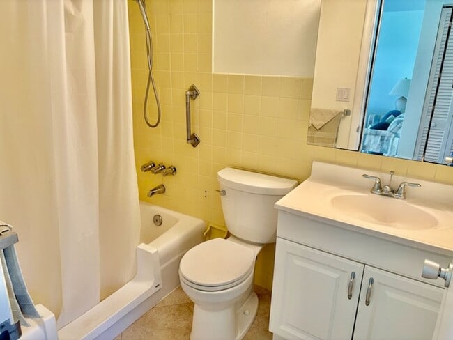 Building Photo - seabreeze South condo