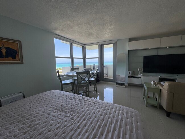 Building Photo - 2899 Collins Ave