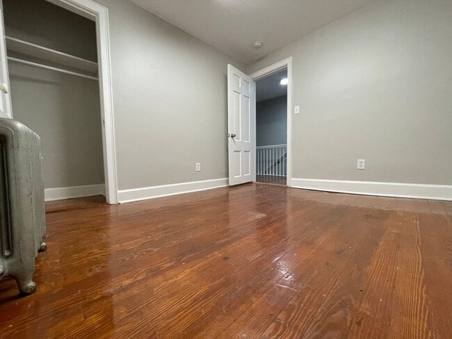 Building Photo - Newly Renovated 3 Bed, 1.5 Bath in Fairview!