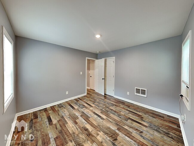 Building Photo - 736 N Montgomery St