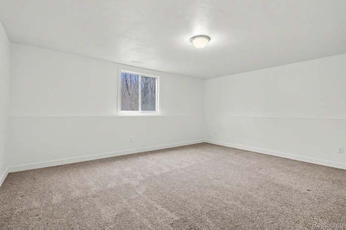 Building Photo - 529 Swan River Dr