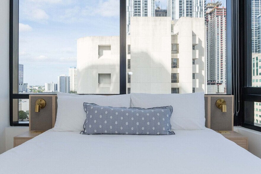 Building Photo - 225 N Miami Ave