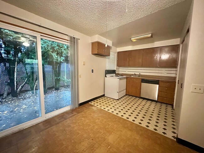 Building Photo - 3809-3811-3811 SE 164th Ave