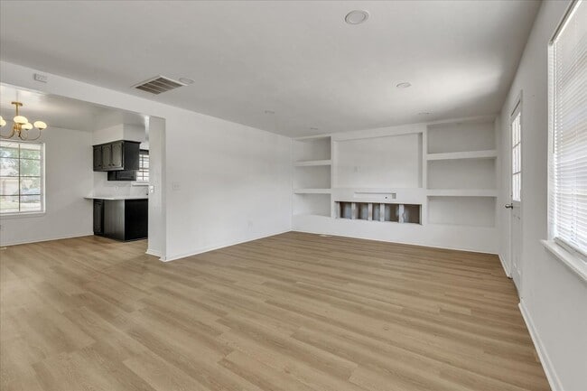 Building Photo - 9800 Willow Wind Dr
