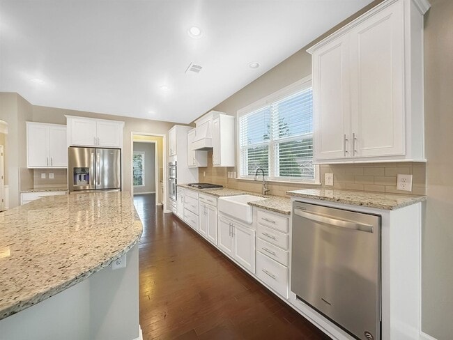 Building Photo - 813 Firefly Ct