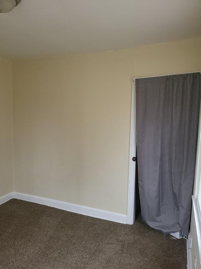 Building Photo - Two Bedroom Home in St Clair Shores - $1,450