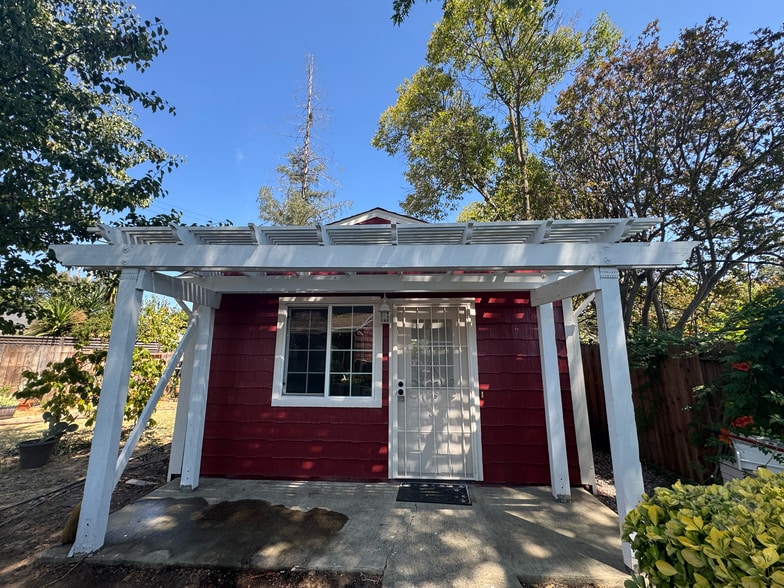 Primary Photo - 2600 Andrade Way