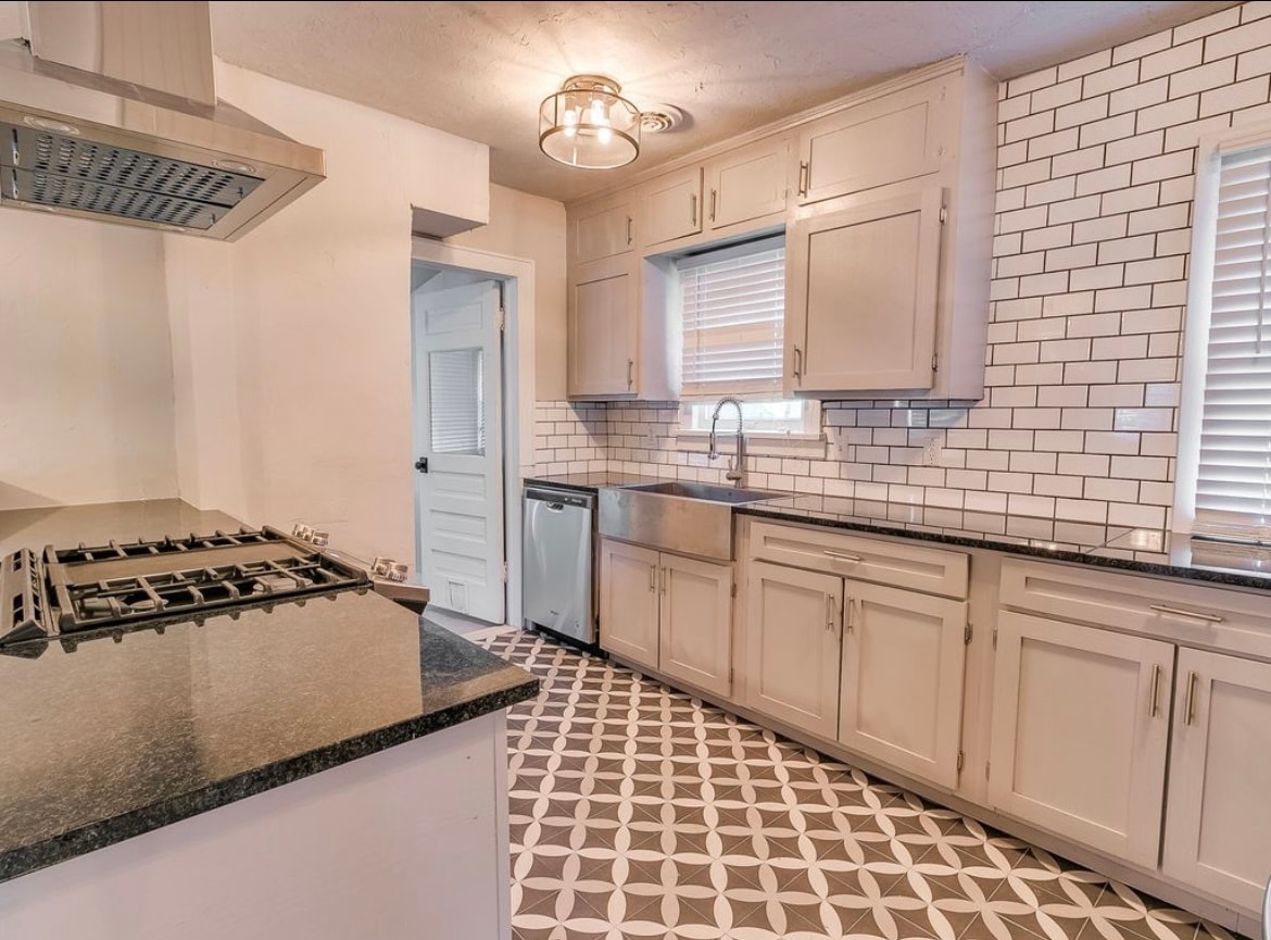 Building Photo - 1004 NW 32nd St