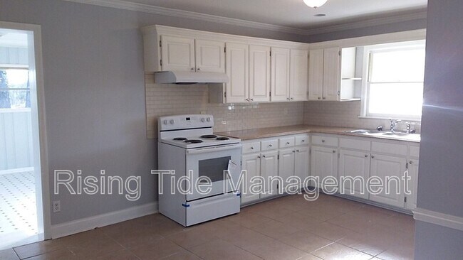 Building Photo - 948 Hickory Dr