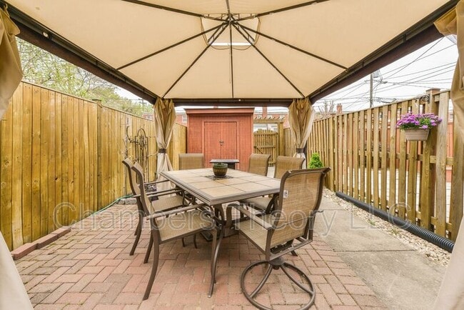 Building Photo - 629 S Henry St