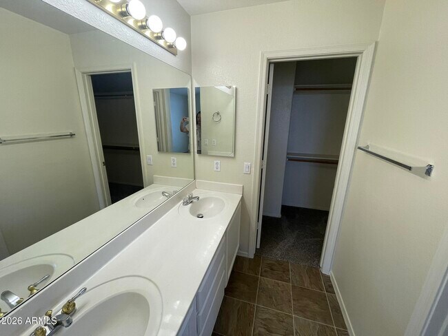 Building Photo - 4725 E Goldfinch Gate Ln
