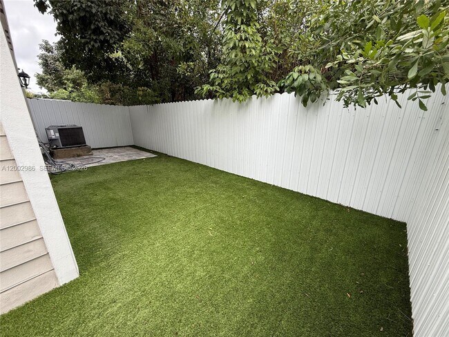 Building Photo - 1743 SE 9th Terrace