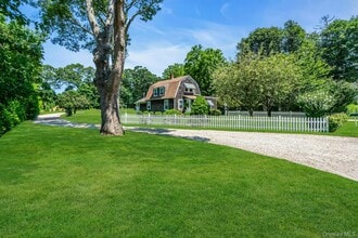 Building Photo - 107 Sebonac Rd