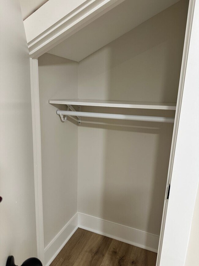 Building Photo - 102 W 15th Ave