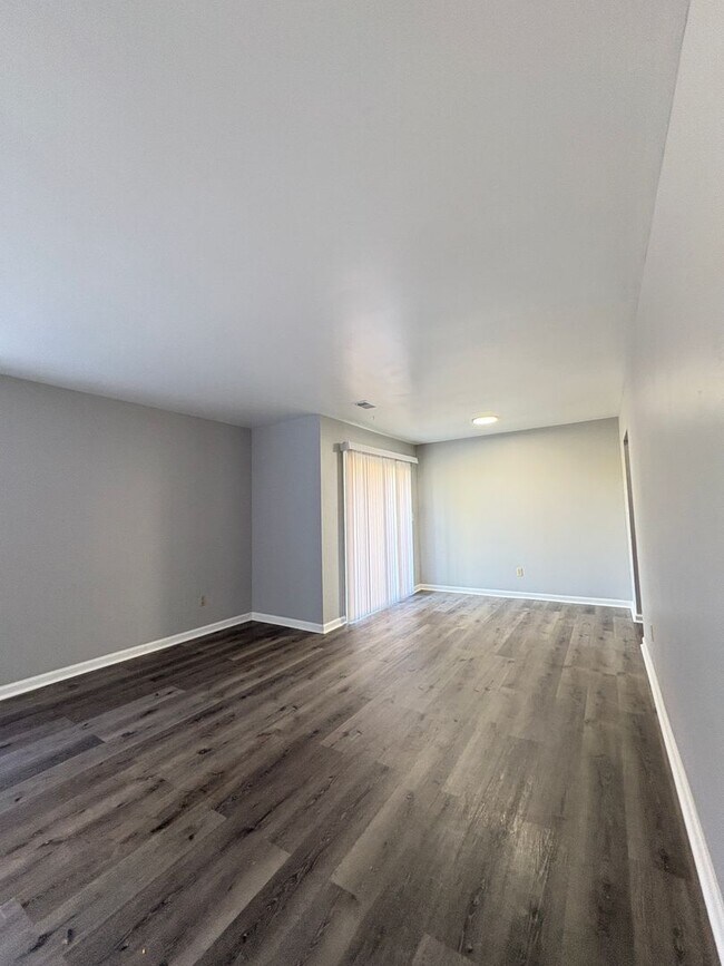 Building Photo - Remington On Rockville Living