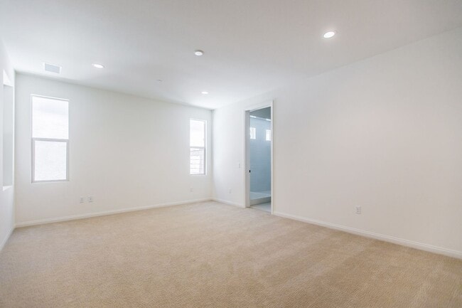 Building Photo - 4BD/3BA/2Garage Two Story Highly upgraded ...
