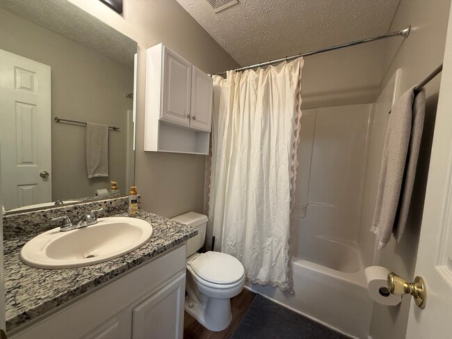 Building Photo - 2317 Kissing Tree Ln SE