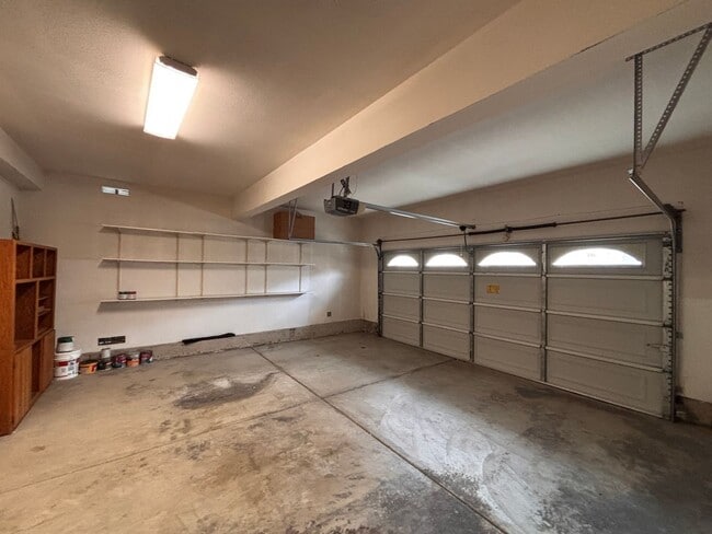 Building Photo - Great 4B/2.5BA House in Gate Community in ...