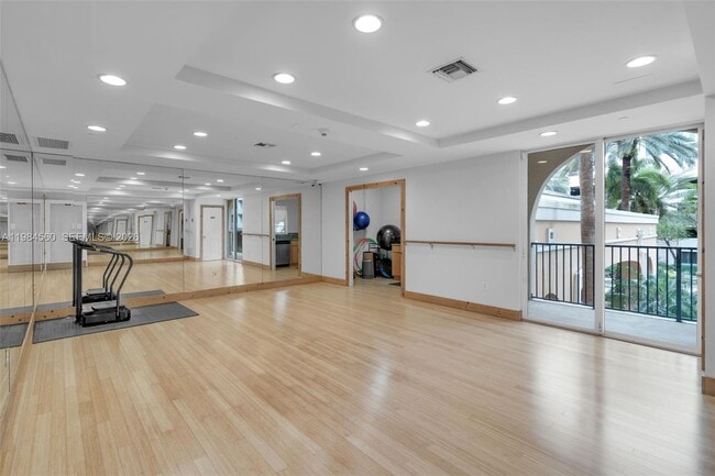 Building Photo - 520 SE 5 Ave