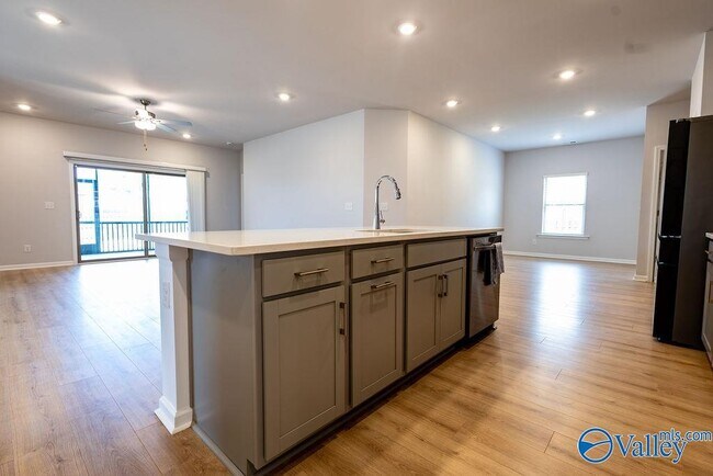 Building Photo - 143 Sager Cir