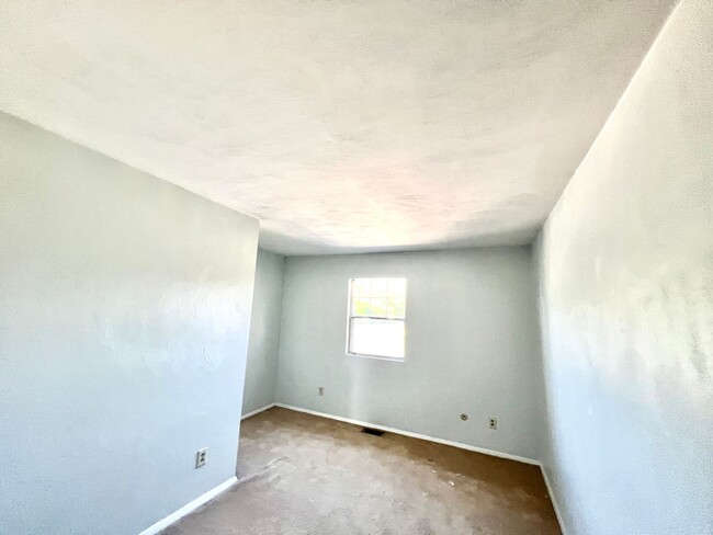 Building Photo - Three-bedroom, two-and-a-half bathrooms in...