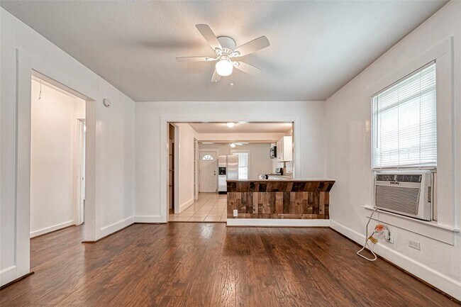 Building Photo - 7119 Farnsworth St
