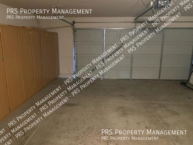 Building Photo - 1053 W Bruce Ave