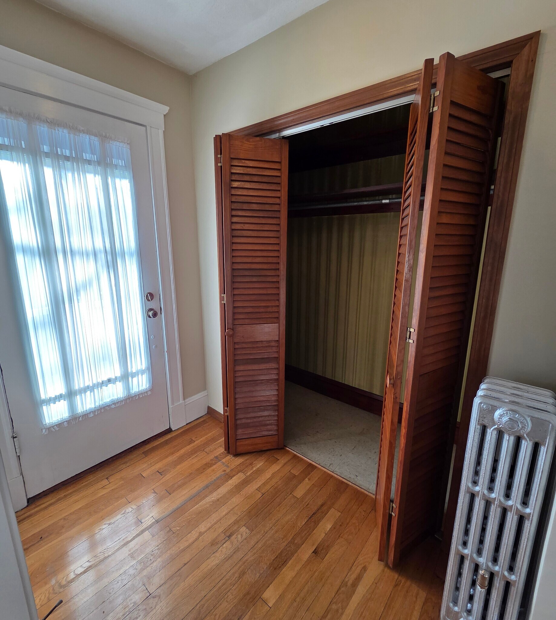 Building Photo - 37 Pine St