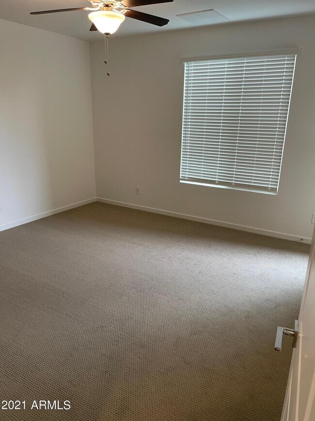 Building Photo - 901 S Smith Rd