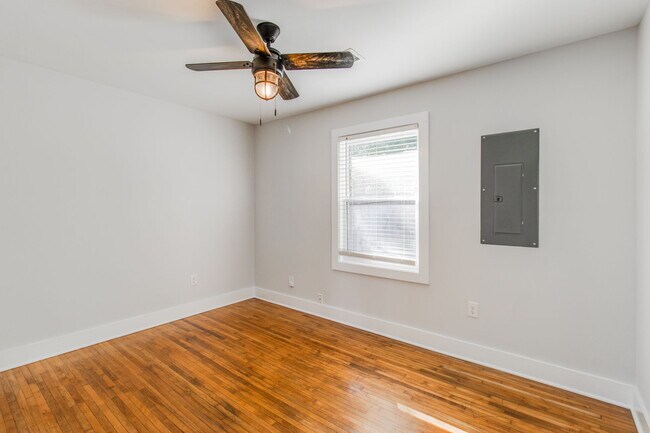 Building Photo - 2311 Bull St