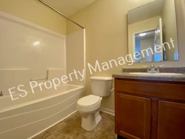 Building Photo - Beautiful 4 Bedroom 2.5 Bath 2 story home in Wildwood Farms on Indy's Southeast side!