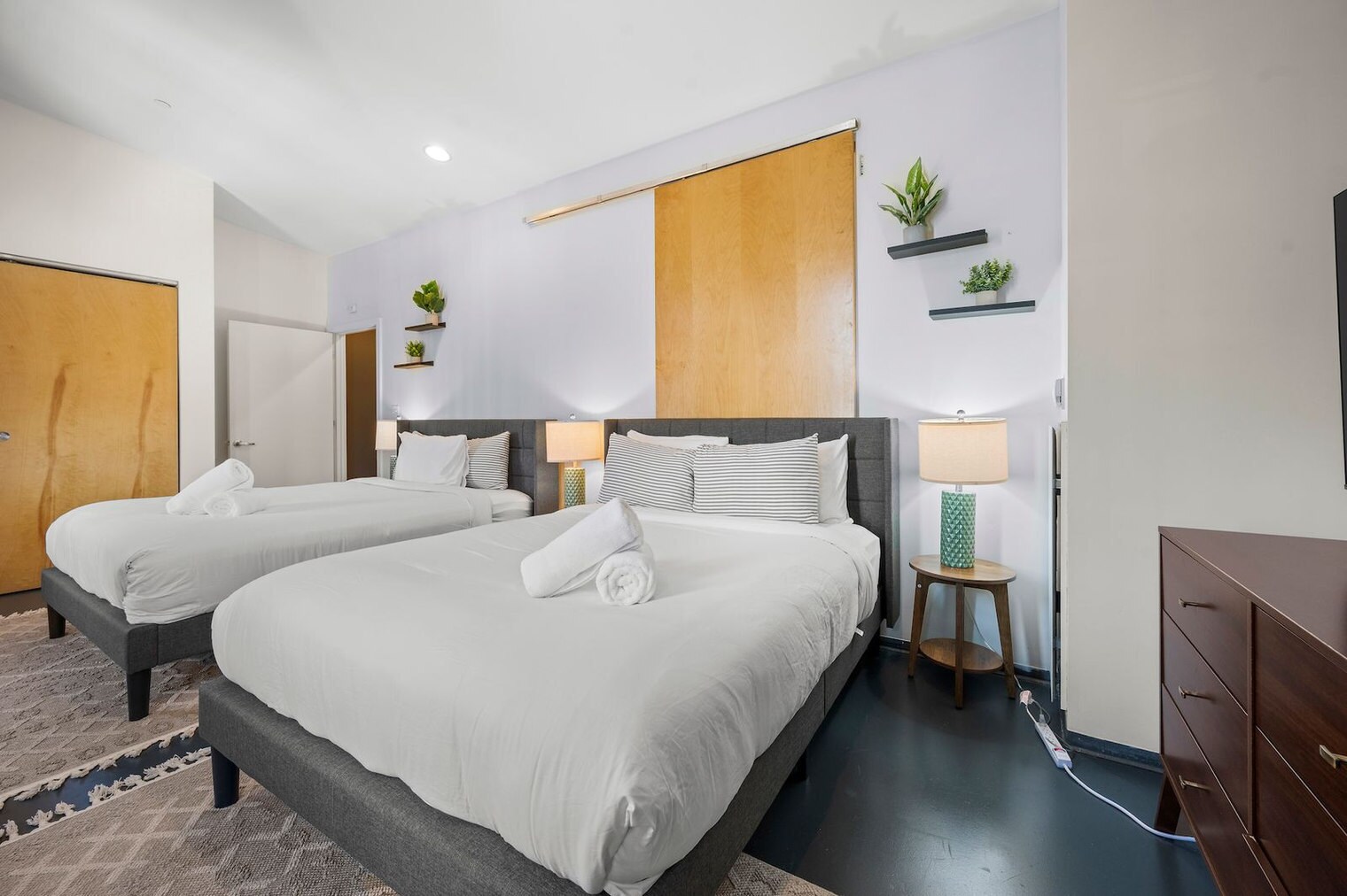 Building Photo - 160 E Berkeley St