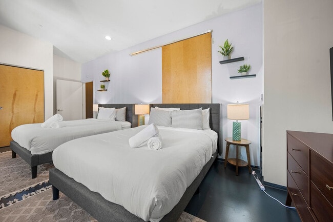 Building Photo - 160 E Berkeley St