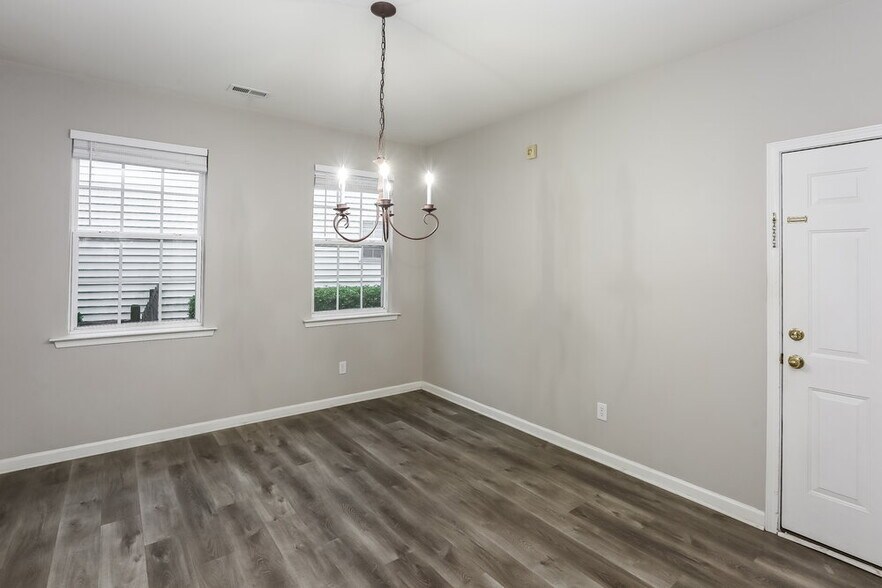 Building Photo - 4720 Abercromby St