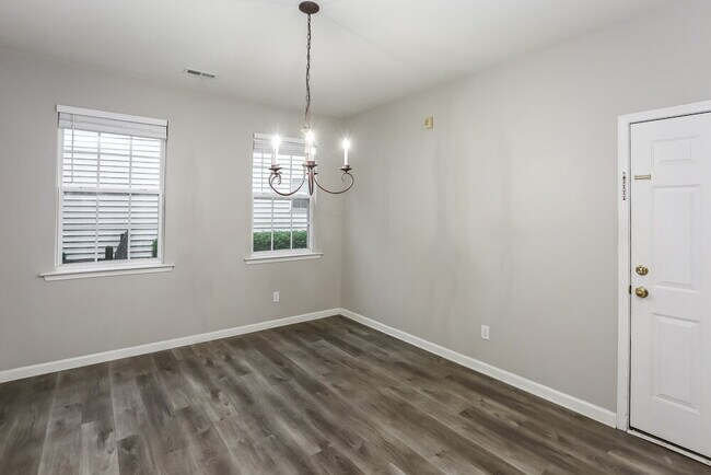 Building Photo - 4720 Abercromby St